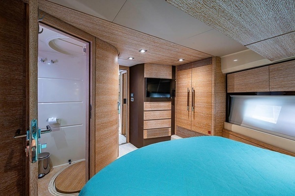 2011 Azimut 70