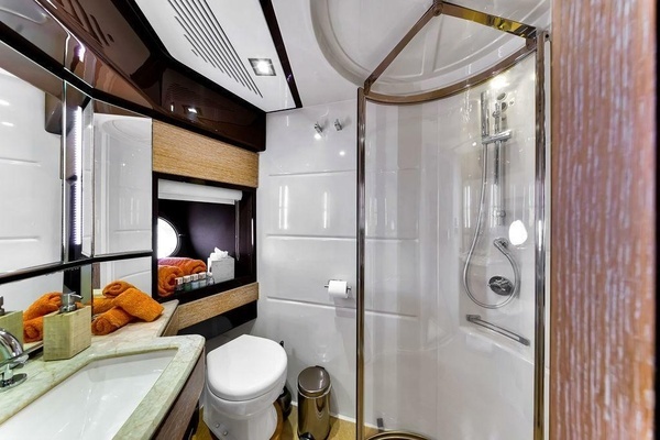 2011 Azimut 70