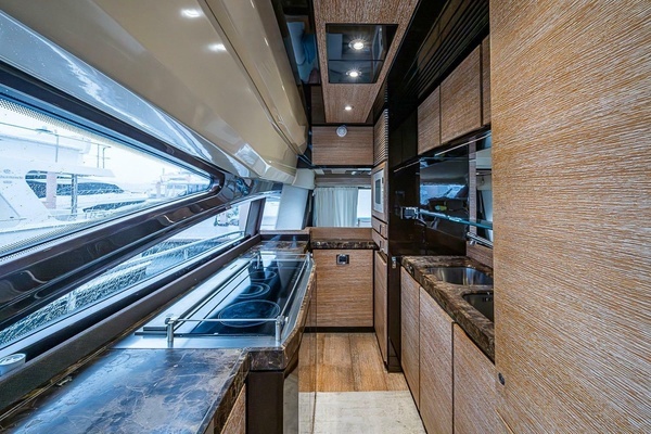 2011 Azimut 70