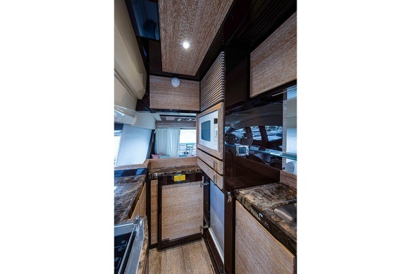 2011 Azimut 70