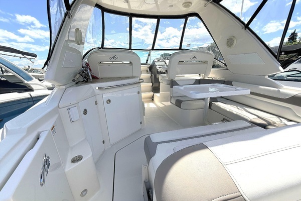 Photo of the 2011 Monterey 320 Sport Yacht