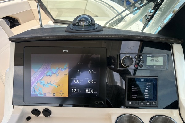 24ft Boston Whaler Yacht For Sale
