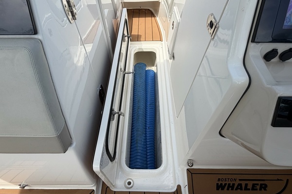 24ft Boston Whaler Yacht For Sale