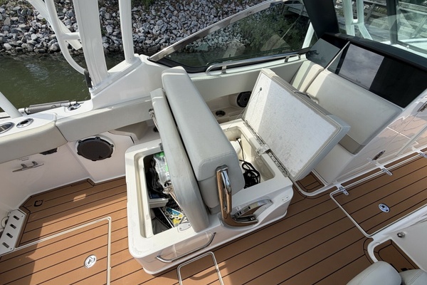 24ft Boston Whaler Yacht For Sale
