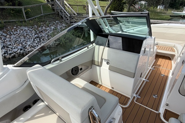 24ft Boston Whaler Yacht For Sale