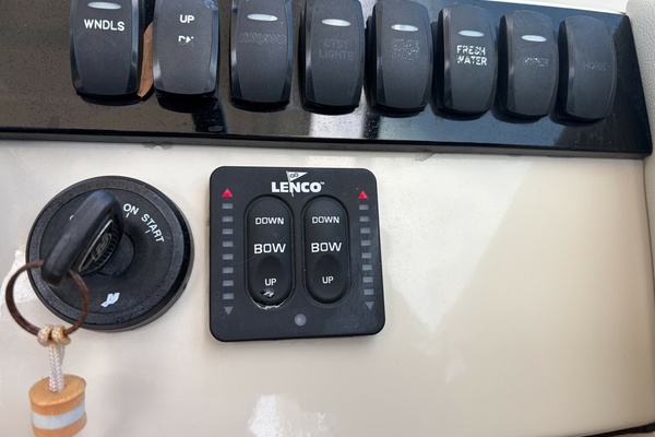 24ft Boston Whaler Yacht For Sale