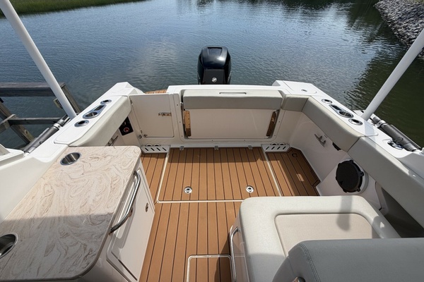 24ft Boston Whaler Yacht For Sale