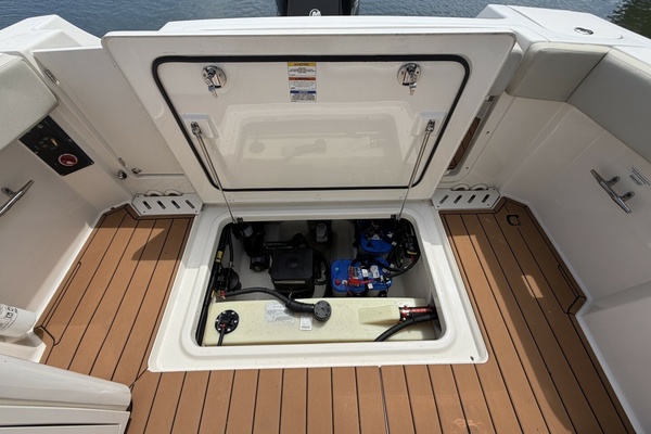 24ft Boston Whaler Yacht For Sale