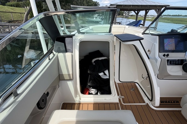 24ft Boston Whaler Yacht For Sale
