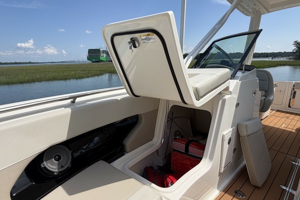 24ft Boston Whaler Yacht For Sale