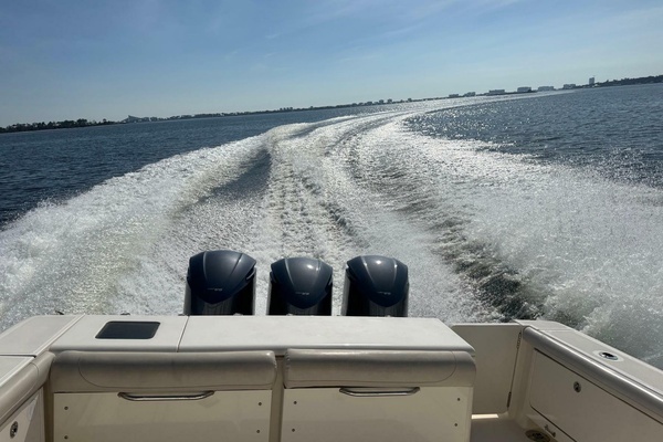 2011 Pursuit 37