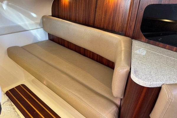 2011 Pursuit 37