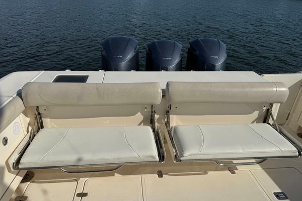 2011 Pursuit 37
