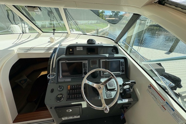 2011 Pursuit 39