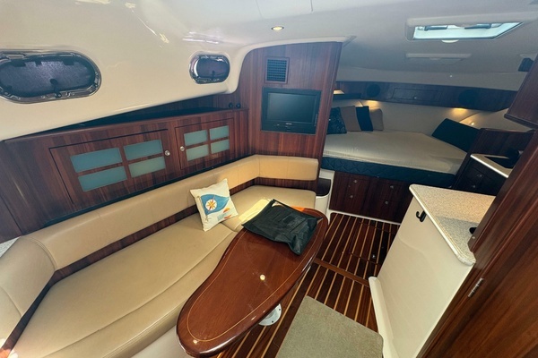 2011 Pursuit 39