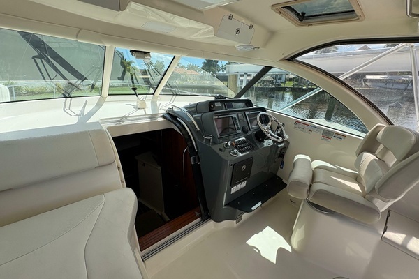 2011 Pursuit 39