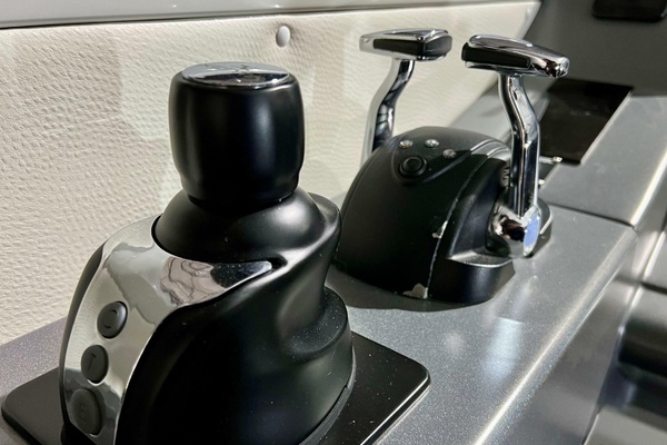 2010 Azimut 62