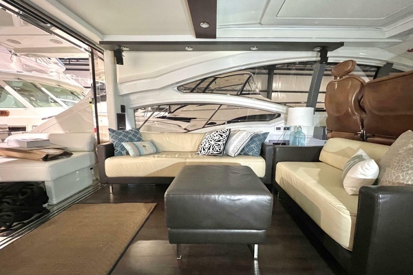 2010 Azimut 62