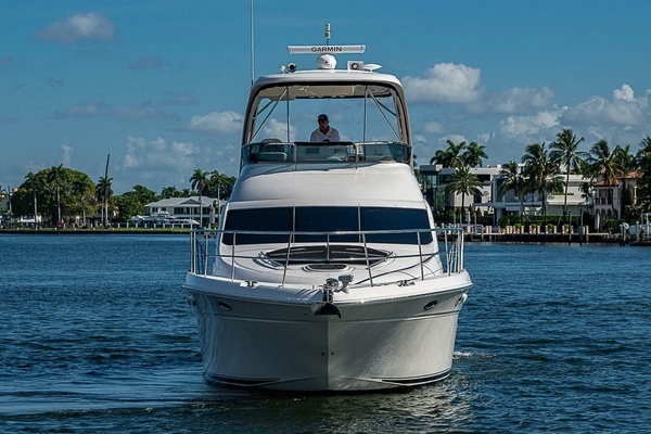 Sea Ray 520 Sedan Bridge Yacht For Sale