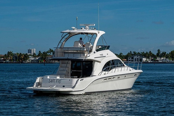 Sea Ray 520 Sedan Bridge Yacht For Sale