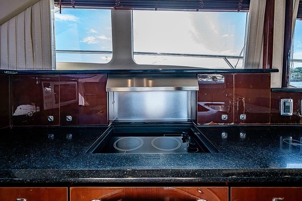 Sea Ray 520 Sedan Bridge Yacht For Sale