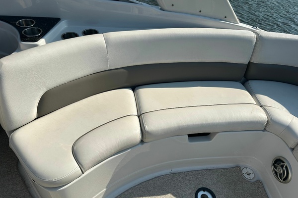 30ft Crownline Yacht For Sale