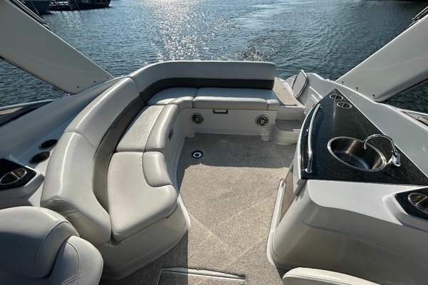 30ft Crownline Yacht For Sale
