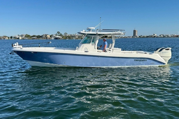 Photo of the 2008 Everglades 350 Center Console