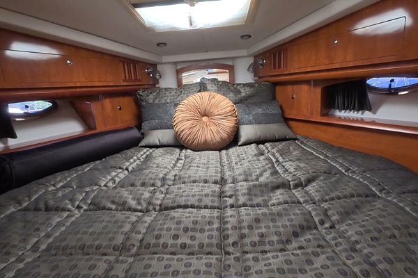 37ft Four Winns Yacht For Sale