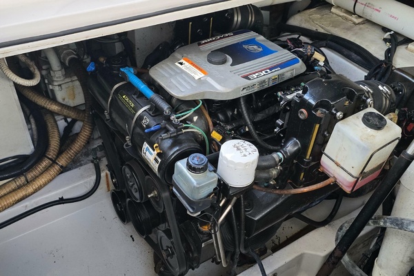 37ft Four Winns Yacht For Sale