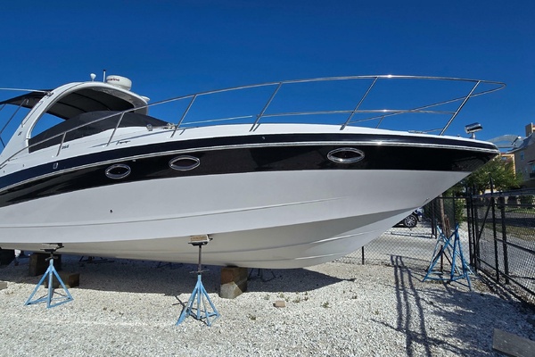 37ft Four Winns Yacht For Sale