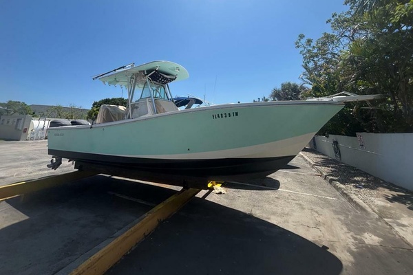 2008 Regulator 26 Forward Seating