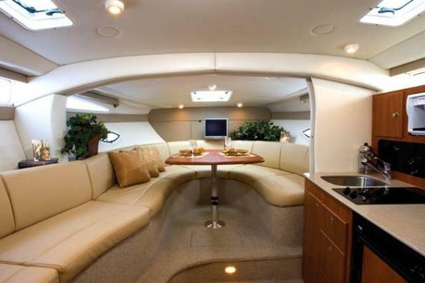 32ft Bayliner Yacht For Sale