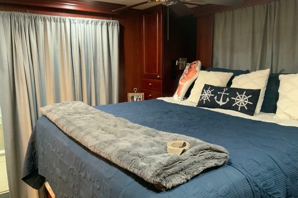 64ft Skipperliner Yacht For Sale