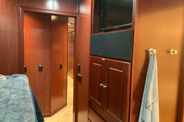 64ft Skipperliner Yacht For Sale