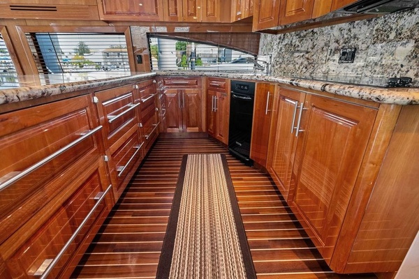 68ft Hatteras Yacht For Sale
