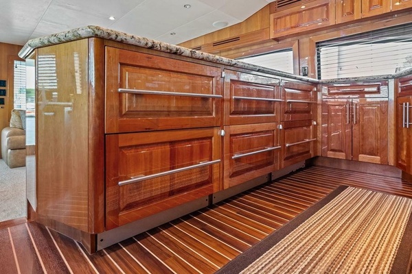68ft Hatteras Yacht For Sale