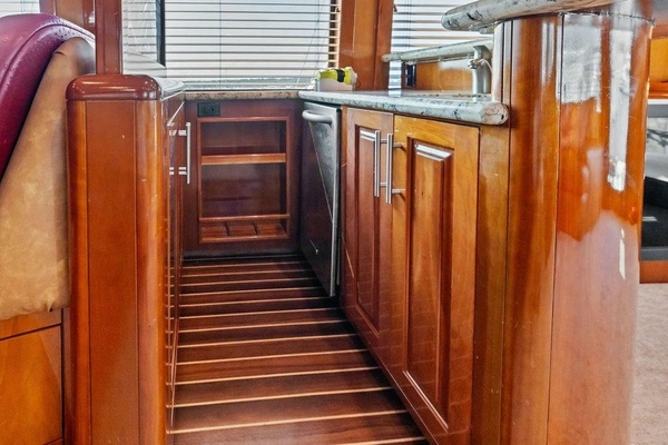 68ft Hatteras Yacht For Sale
