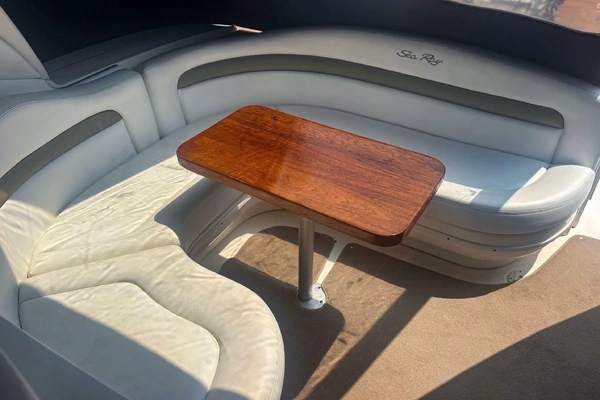 Photo of the 2006 Sea Ray Sundancer 320