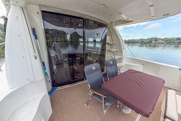 56ft Carver Yacht For Sale