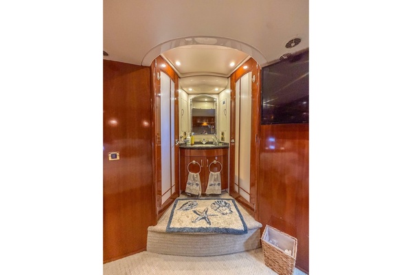 56ft Carver Yacht For Sale