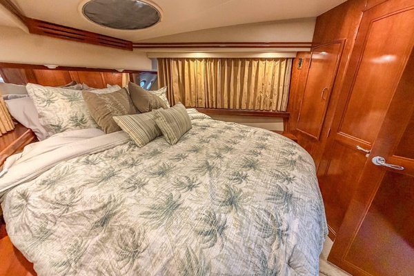 56ft Carver Yacht For Sale