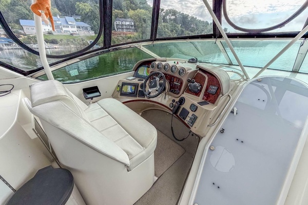 56ft Carver Yacht For Sale