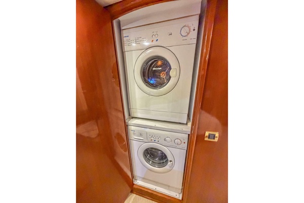 56ft Carver Yacht For Sale