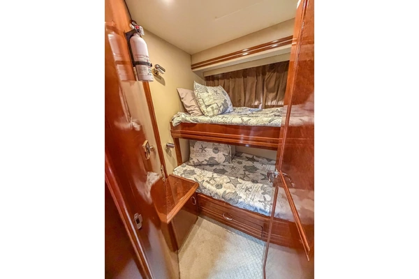 2005 Carver 56