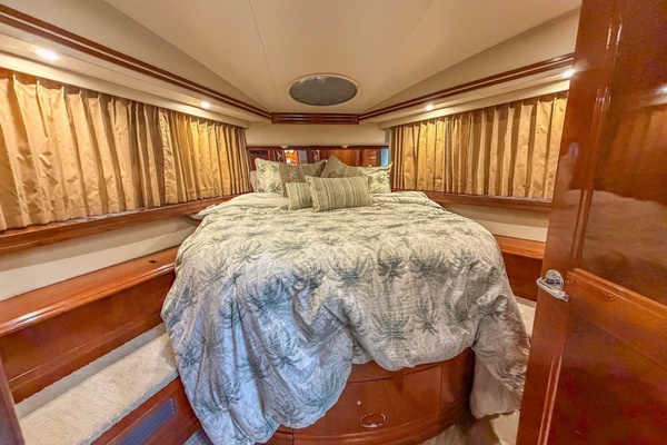 56ft Carver Yacht For Sale