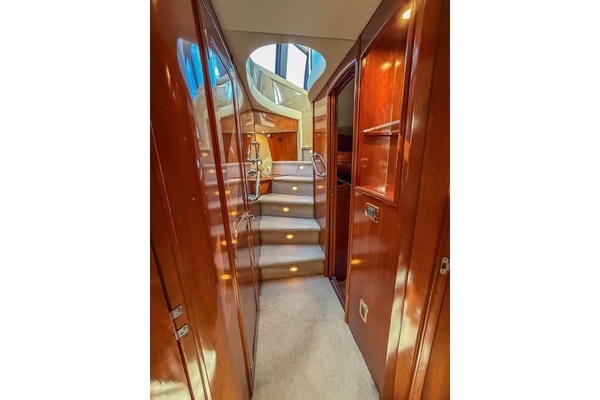2005 Carver 57