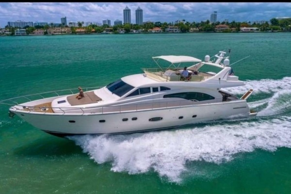 Ferretti Yachts - 680