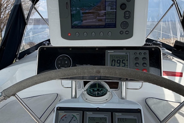 NAUTI CAT 38ft Hunter Yacht For Sale