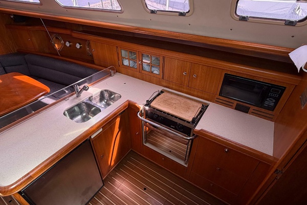 NAUTI CAT 38ft Hunter Yacht For Sale
